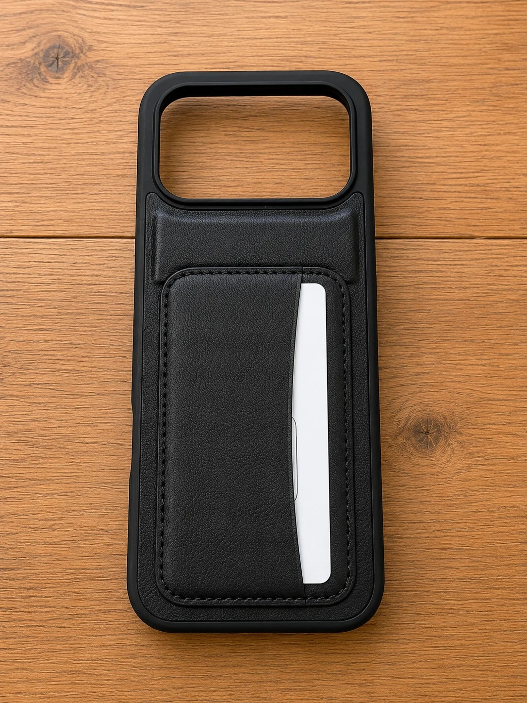 **Capinha iPhone 17 Pro Max com Porta-Cartões Integrado – Preto Mate**
